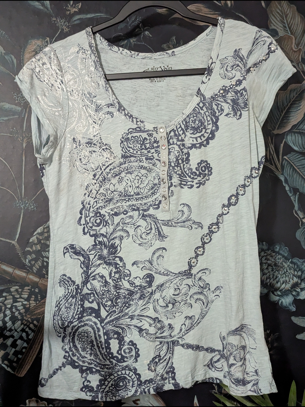 In-Vain Paisley Baroque Rhinestone Henley Tee Top Gray Blue Graphic Medium